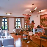 & Restaurant Schaumburger Ritter,