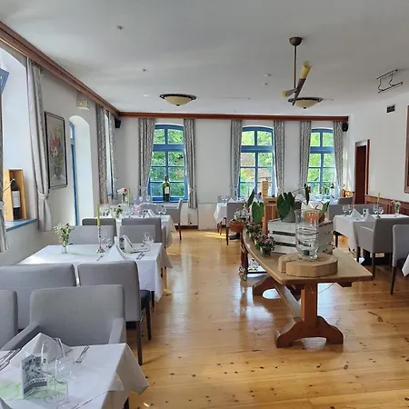 & Restaurant Schaumburger Ritter, 3*