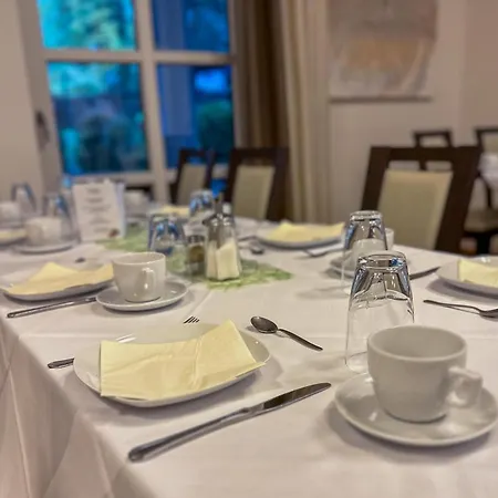 & Restaurant Schaumburger Ritter, 3*