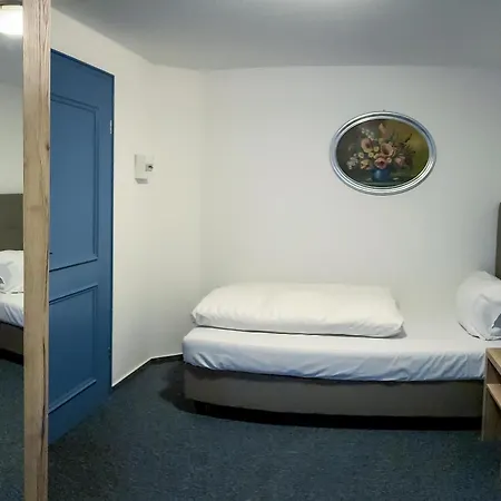 & Restaurant Schaumburger Ritter,